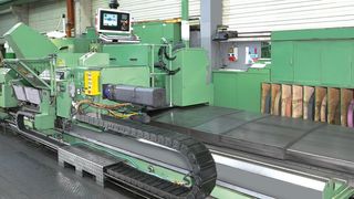 Für die Walzenschleifmaschinen lieferte Kabelschlepp Energieführungsketten aus Kunststoff der M-Serie, Typen MT 0950 und MT 0650, d. h. Ketten mit Kunststoffdeckeln, die auf die Anforderungen der Anlagen hin ausgelegt wurden. Bild: Kabelschlepp (Archiv: Vogel Business Media)