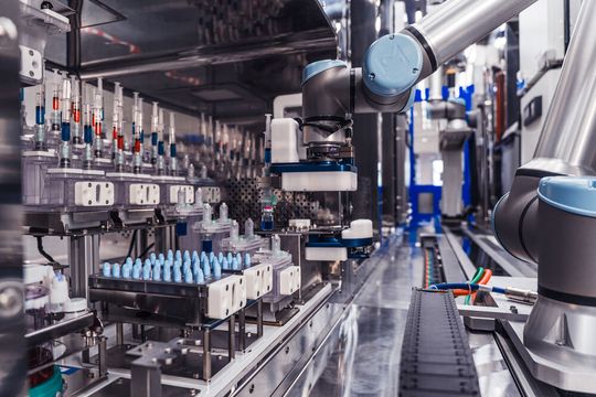 Blick in das robotergestützte Cluster von Multiply Labs(Bild:  Universal Robots)