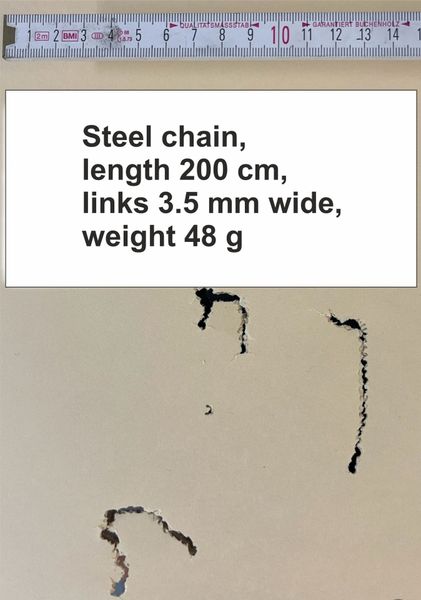 Fig. 2b: A significantly thinner but longer steel chain with unwelded links breaks apart upon firing due to chain link separation, likely as a result of its LENGTH. Various impact points from the fragments! (Source: Mattheck)