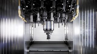 Faltenbälge mit Federstahlschuppen trennen den Arbeitsraum von den Maschinen-
achsen der Werkzeugmaschine. Dadurch bleiben die Achsen vor Kühlschmierstoffen und Spänen geschützt.  (Bild: Möller Werke)