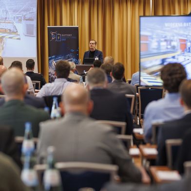 Das Event ist keine Vortragsreihe, sondern gezieltes Matching: Batteriezellfertiger treffen Anlagenbauer, Zulieferer erfahren von konkreten Produktionsprojekten. (Bild: Dario Eidens-Holl)
