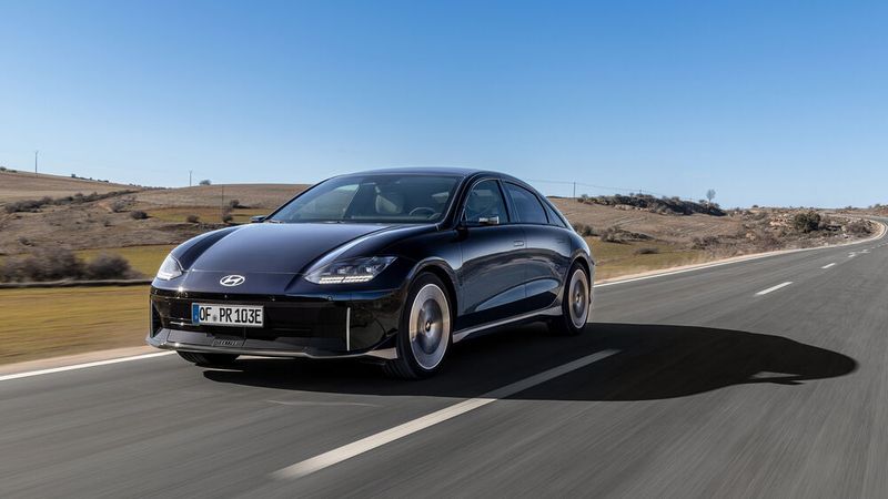 Die Zielgruppe des Ioniq 6 laut Hersteller: Männer, die gerne zeigen, was sie sich erarbeitet haben und Wert auf Ästhetik und Design legen. (Bild: Hyundai)