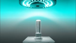 In der "innovation factory" forschen und entwickeln erfahrene "alte Hasen"  Seite an Seite mit kreativen Nachwuchskräften an Verbindungslösungen von morgen und übermorgen.  (Bild: Arnold Umformtechnik)