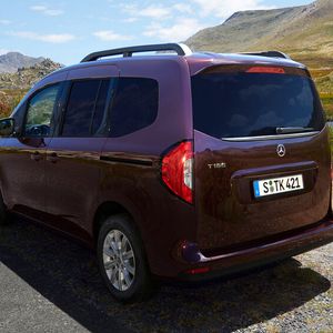 Die T-Klasse streckt sich auf eine Länge von 4,50 Metern.(Bild:  Mercedes)