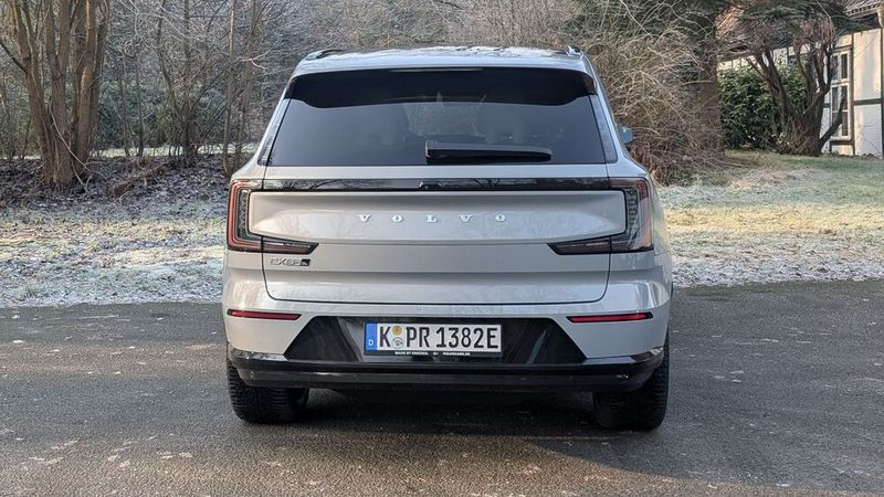 Das Heckdesign ist außergewöhnlich. Die Allradversion eignet sich dank einer Anhängelast  bis zu 2.200 Kilogramm gut als Zugfahrzeug. (Bild: Mauritz – VCG)