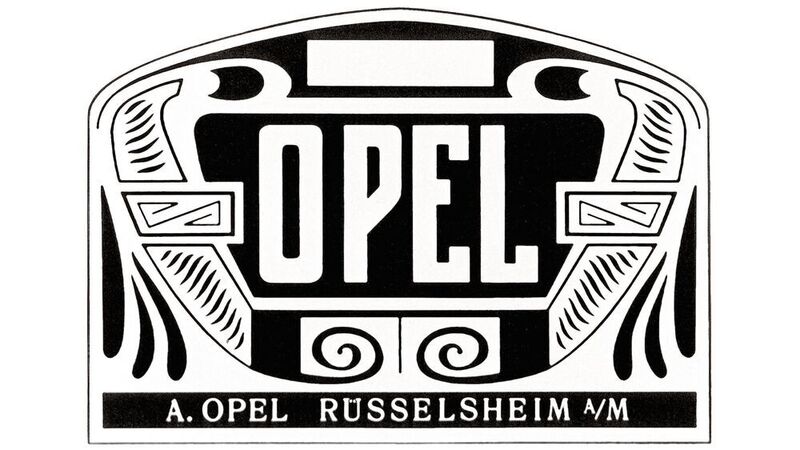 Ausnahmsweise nicht auf einem Fahrzeug präsentiert sich dieses Firmen-Emblem 1904 als Fabrikschild. (Opel)