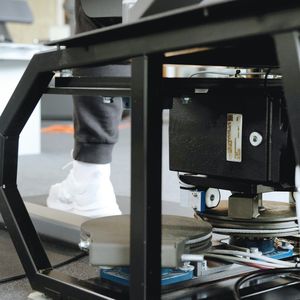 Die kompakten Antriebseinheiten lassen sich ideal in den begrenzten Bauraum der Geräte integrieren.   (Bild: Stöber)