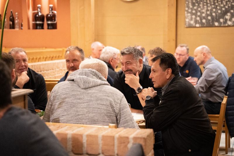 Das Get-Together in entspannter Atmosphäre gehört auf den Förderprozessforen genau dazu wie ageregte Fachgespräche. (Bild: Oxana Gruber Photography)