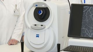 Optischer Kohärenztomograph (OCT) neuester Generation (Rolf Müller / UK Bonn)