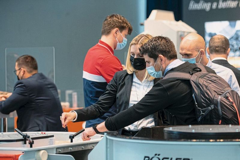 La recherche de solutions à des problématiques spécifiques dans le domaine de l'ébarbage et de la production de surfaces de précision et les discussions techniques intenses qui en ont résulté ont caractérisé le DeburringExpo cette année encore. (fairXperts GmbH &Co. KG)
