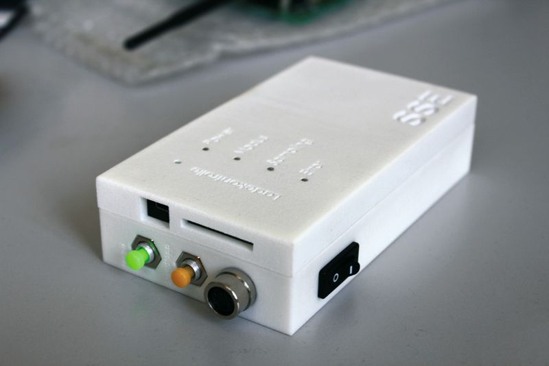Batteriemessgerät: Datenaufzeichnung von Spannung und Strom für die Leistungsberechnung.