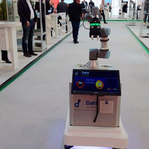 Kollaborativer Roboter von Dahl Automation, montiert auf einem FTS(Bild:  Schreier)