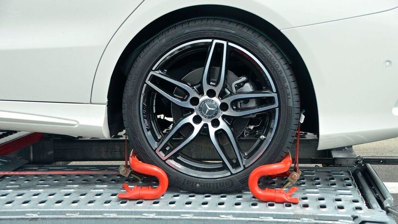 Kommen Aufträge außerhalb der Geschäftsräume zustande – wie beim Abschleppen –, muss das Unternehmen an seine gesetzlichen Verpflichtungen zum Widerrufsrecht denken. (Bild:  frei lizenziert /  Pixabay)