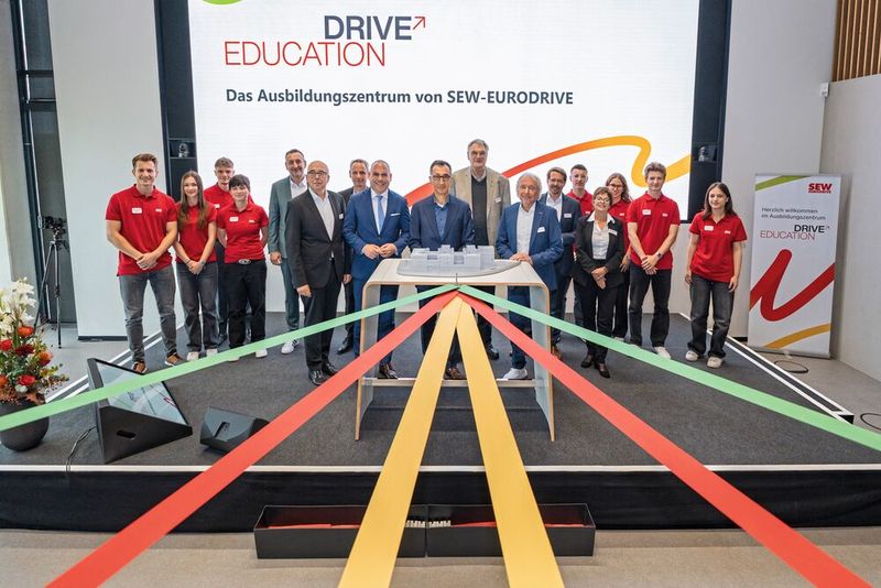 Am 10. Oktober 2025 hat SEW Eurodrive im Beisein namhafter Gäste das neue Ausbildungszentrum in Graben-Neudorf eröffnet. (Bild:  SEW-Eurodrive)