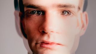 Schizophrenie betrifft etwa einen von 300 Menschen weltweit. Zu ihren Symptomen gehören unter anderem Gedanken- und Wahrnehmungsstörungen, Konzentrationsschwäche, Halluzinationen, Wahnvorstellungen und Antriebslosigkeit. (Symbolbild) (Bild: polya_olya - stock.adobe.com)