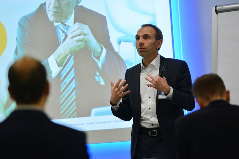 Auf dem Anwenderkongress „Produktion 4.1 - Vom 4.0 Hype zum Handeln“ am 7. November 2017 im Vogel Convention Center Würzburg haben die Teilnehmer gelernt, welche Excellence-Lösungen Industrie 4.0 für die Optimierung von Produktion und Instandhaltung bieten. (Vogel Business Media)