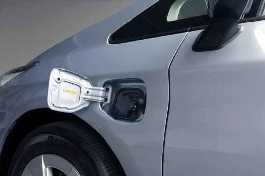 Das mitgelieferte Ladekabel ist nicht fest mit dem Auto verbunden. (Archiv: Vogel Business Media)