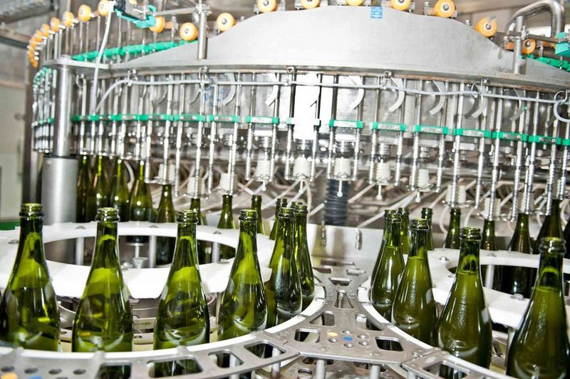 Überall dort, wo eine hohe Luftfeuchtigkeit herrscht – wie hier in einer Brauerei - ist es besonders nützlich, den Schaltschrank nicht mehr öffnen zu müssen. (Murrelektronik)