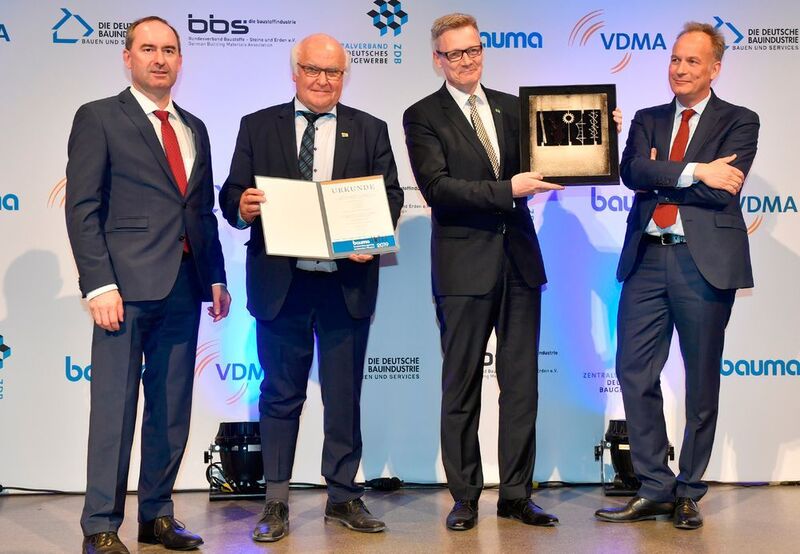 Die Herrenknecht AG gewann den Preis in der Kategorie Maschine mit ihrer E-Power Pipe. Hiermit entwickelte das Unternehmen ein Verfahren für die wirtschaftliche und umweltschonende Verlegung von Erdkabeln. (Herrenknecht)