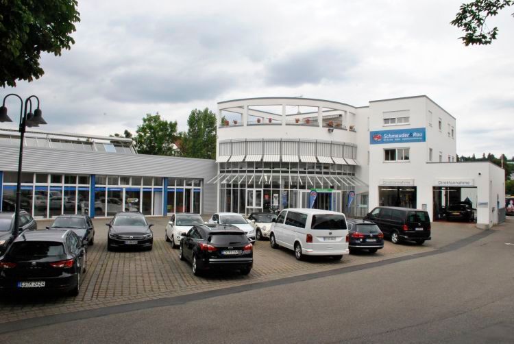 Die Zeiten einer viel zu kleinen Werkstatt sind Gott sei Dank vorbei: Jetzt ist Schmauder & Rau in einem ehemaligen Ford-Betrieb beheimatet. (Dominsky/»kfz-betrieb«)