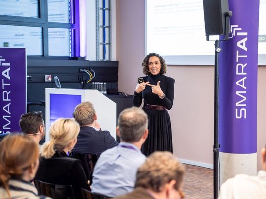 Nicole Büttner (Merantix Momentum): „Die Technologie ist da, jetzt müssen wir die Mitarbeitenden bei der KI-Adoption mitnehmen.“(Bild:  VDI Wissensforum)