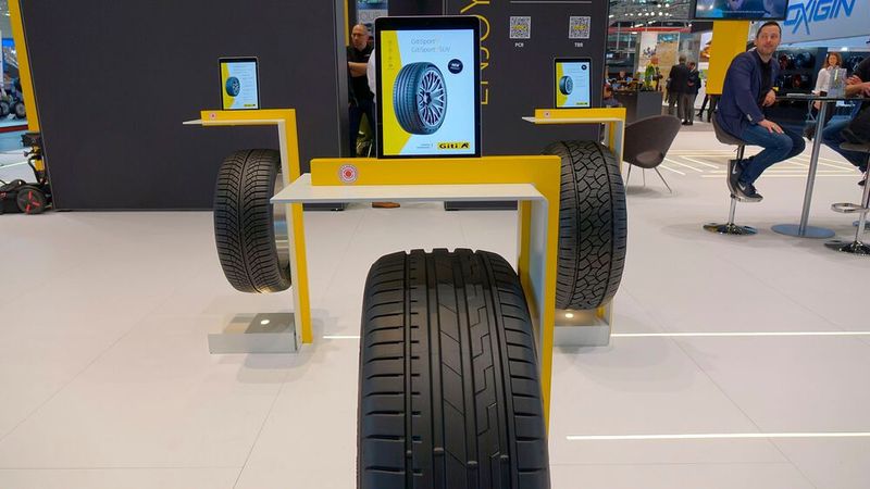 Die auf dem deutschen Markt noch recht neue Marke Giti zeigte auf der Tire Cologne die zweite Produktgeneration ihrer Reifen. (Bild: Rosenow/»kfz-betrieb«)