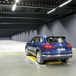 Im Lichttunnel in Wolfsburg entwickeln Ingenieure und Designer die zukünftigen Lösungen. 