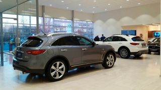 Überblick über das Angebot: Der Ausstellungsraum bietet Platz für insgesamt sechs Fahrzeuge. (Foto: Möhler Gruppe)