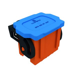 HV-Schutz GPN 395 Form A für den Außenschutz von Steckern, z. B. im Bereich von Akkus, DC/DC-Umrichtern, Bordladegeräten, Elektrosteckleisten und Hochspannungsverteilung.(Bild:  Pöppelmann)