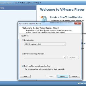 Abbildung 5: Ein Assistent hilft beim Erstellen neuer Maschinen. Hat man sich bei der Konfiguration vertan, kann man die Parameter später noch ändern. Vorsicht ist dann geboten, wenn das Betriebssystem eine Änderung der Festplatte oder CPU-Anzahl nicht zulässt. Im vorliegenden Menü kann man als Installationsquelle eine CD/DVD oder eine Image-Datei wählen. In der Praxis hat es sich jedoch bewährt, vor der eigentlichen Betriebssystem-Installation, alle Hardware-Einstellungen vorzunehmen (siehe Abbildung).