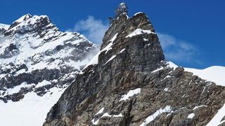 Die Forschungsstation auf dem Jungfraujoch: Hier sammelten Forschende während zwei Jahren jede Woche das Regenwasser. (Jungfraujoch / othree / CC BY 2.0)