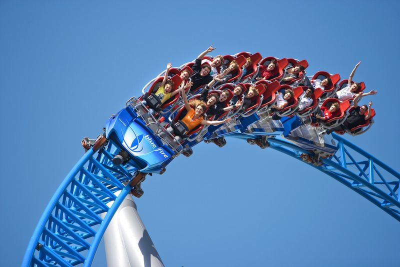 Mack Rides, einer der Marktführer in der Entwicklung und Produktion von Freizeitpark-Attraktionen, schweißt die Loopinggerüste und Schienen von Achterbahnen mit dem Focus-Arc-Prozess von Rehm. (Bild: Mack Rides)