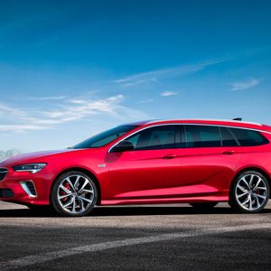 Die Basisversion ist für 31.800 Euro erhältlich.(Bild:  Opel)