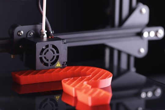 Auf sich ändernde Anforderungen schnell reagieren, bisher abgelehnte Kleinserien nun doch produzieren, neue Geschäftsmodelle entdecken und so wettbewerbsfähig bleiben – das könnte Ihnen passieren, wenn Sie Additive Fertigung in Ihr Unternehmen integrieren. Auf sich ändernde Anforderungen schnell reagieren, bisher abgelehnte Kleinserien nun doch produzieren, neue Geschäftsmodelle entdecken und so wettbewerbsfähig bleiben – das könnte Ihnen passieren, wenn Sie Additive Fertigung in Ihr Unternehmen integrieren.