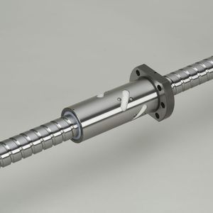 Im Hinblick auf die Leistungsdaten haben die Entwickler bewusst für die spezifischen Anforderungen der Werkzeugmaschine konstruiert. Das bedeutet: hohe Steifigkeit (und somit geringe Einfederung) und höchste Tragzahlen auf begrenztem Bauraum. 