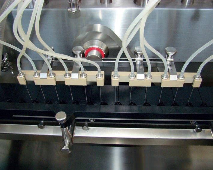 Efficient transport system guides instable containers to the various stations participating in the aseptic filling process (Picture: Romaco)