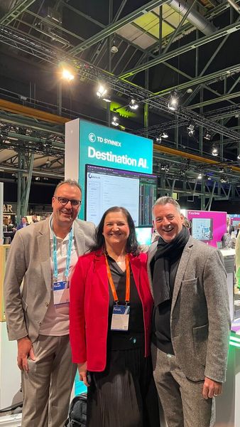 Kurz vor Torschluss hat Lilli Kos (IT-BUSINESS) auch noch Mark Scheidter und Michael Görner (TD Synnex) getroffen. (Bild: Vogel IT-Medien GmbH)
