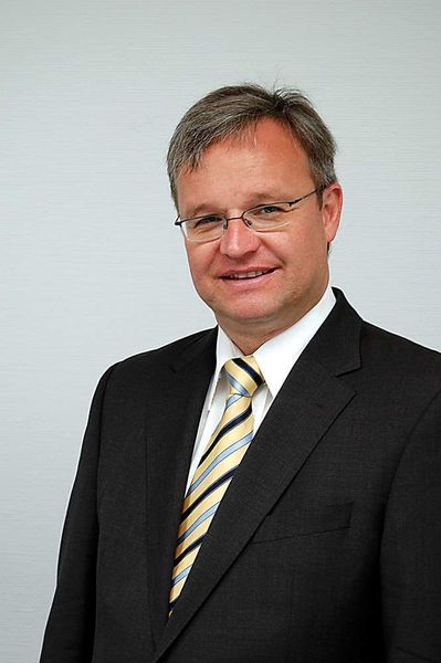 Dr. Joachim Maul, Leiter Forschung und Entwicklung Schaltschrank-Klimatisierung der Rittal RSC System Climatisation GmbH & Co. KG in Rennerod: „Bei Vergleichsmessungen in der Automobilindustrie konnte der Energieverbrauch um bis zu 45% bei gleichen Bedingungen reduziert werden.“ Bild: Rittal (Archiv: Vogel Business Media)