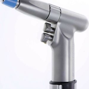 Weltweit vertrieben – Medizinprodukte aus Tuttlingen: Akkubetriebenes Motorensystem für Orthopädie, Traumatologie, Kardiochirurgie und Dermatologie von Aesculap. 