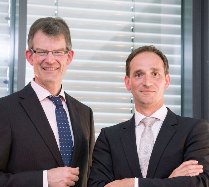 Die beiden Escha Geschäftsführer Dipl.-Ing. Dietrich Turck (links) und Dipl.-Wirt.-Ing. Marco Heck (rechts). (Escha)