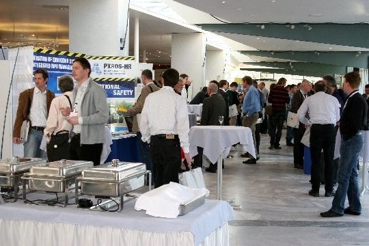 Nach dem Mittagessen nutzten die Besucher ausgiebig die Chance, die Ausstellung zu besuchen (Archiv: Vogel Business Media)