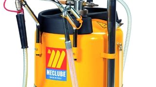 Mit zwei Standardsonden von 12 und 20 mm Außendurchmesser ist das Absaugen von Altöl weniger mühevoll. (Archiv: Vogel Business Media)