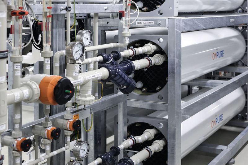Die Erzeugung des Reinstwassers erfolgt durch eine Kombination aus Umkehrosmose und Elektrodeionisation. (Bild: Hager+Elsässer)