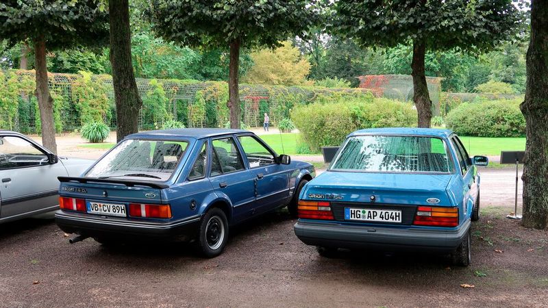 Wann haben Sie zuletzt einen Ford Escort der vierten Generation gesehen? Oder gar die Orion genannte Stufenheck-Variante? Noch dazu in gutem Zustand? Die damaligen Brot-und-Butter-Autos sind heute höchst selten, die beiden H-Kennzeichen also gerechtfertigt. (Bild: Peter Diehl)