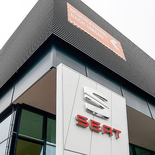 In München, Landsberger Straße 230, hat die Auto & Service PIA GmbH einen Neubau für Seat und Skoda errichtet.(Foto:  Seat)