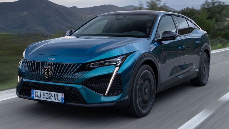 Peugeot positioniert den neuen 408 am „oberen Ende des C-Segments“. Peugeot positioniert den neuen 408 am „oberen Ende des C-Segments“.