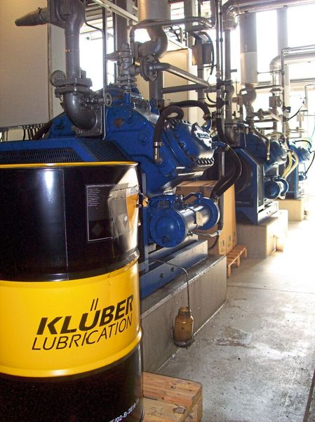 Klüber Lubrication bietet mit Klüber Summit RHT 68 ein hochausraffiniertes Mineralöl, welches optimal auf die Anforderungen von NH3-Kälteanlagen abgestimmt ist. (Bild: Privatbrauerei ERDINGER Weißbräu Werner Brombach GmbH)