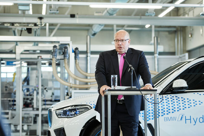 Bundeswirtschaftsminister Peter Altmaier im Wasserstoff-Kompetenzzentrum der BMW Group am BMW i Hydrogen NEXT.  (BMW)