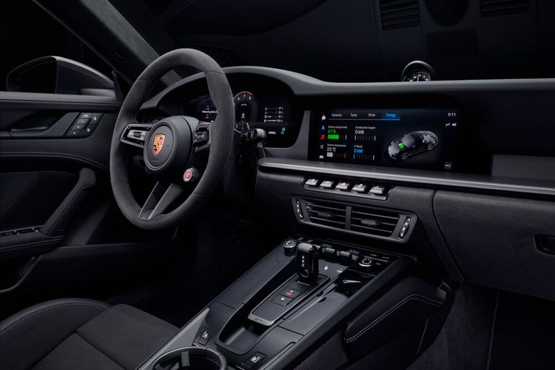 Der neue 911 GTS hat ein volldigitales Cockpit. (Bild: Porsche)