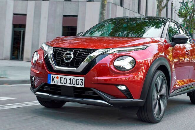 Nissan hat die kurze, pummelige Karosserie, die hohe Motorhaube und die aufgesetzten Glubschaugen-Scheinwerfer des Juke entschärft. (Nissan)